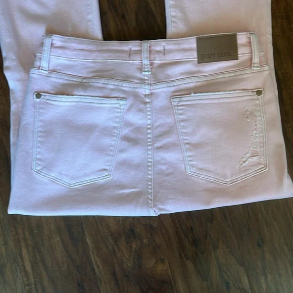 Judy Blue Jeans - Picture 4 of 6